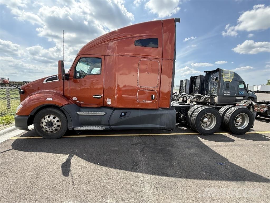 Kenworth T680 Motrici e Trattori Stradali
