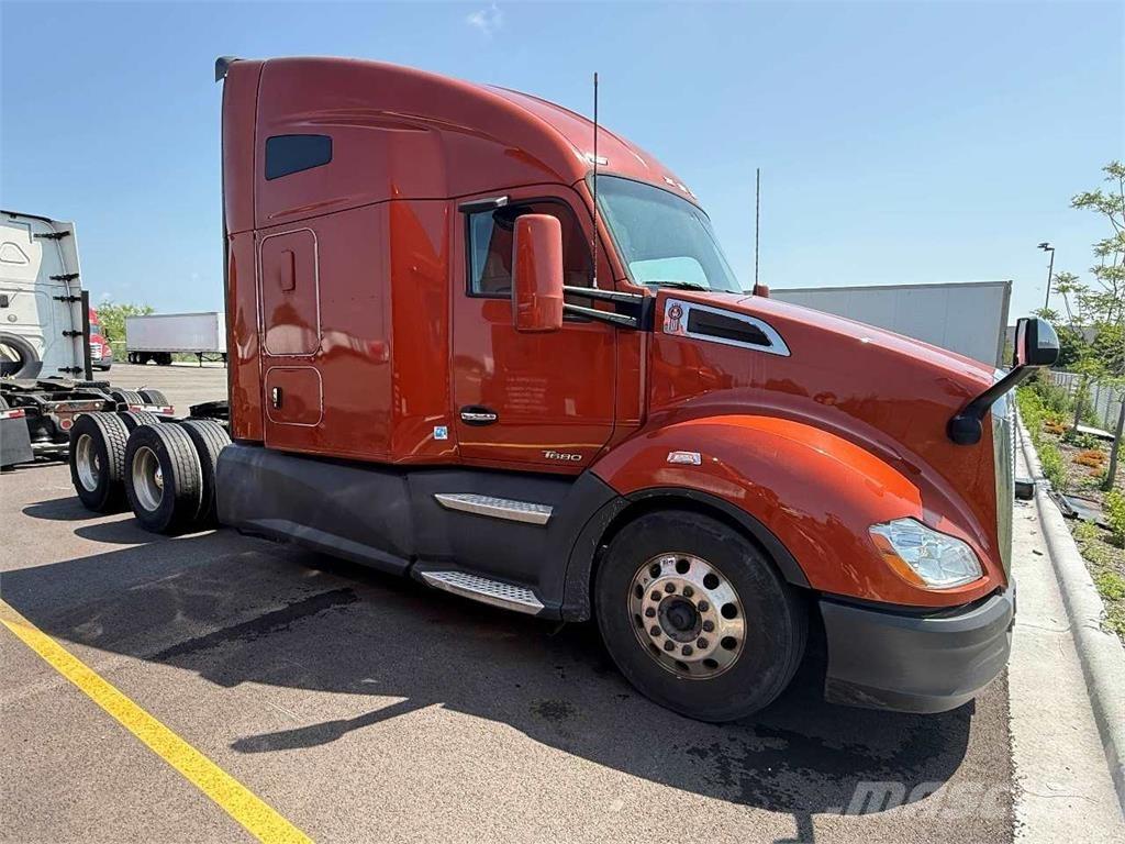 Kenworth T680 Motrici e Trattori Stradali