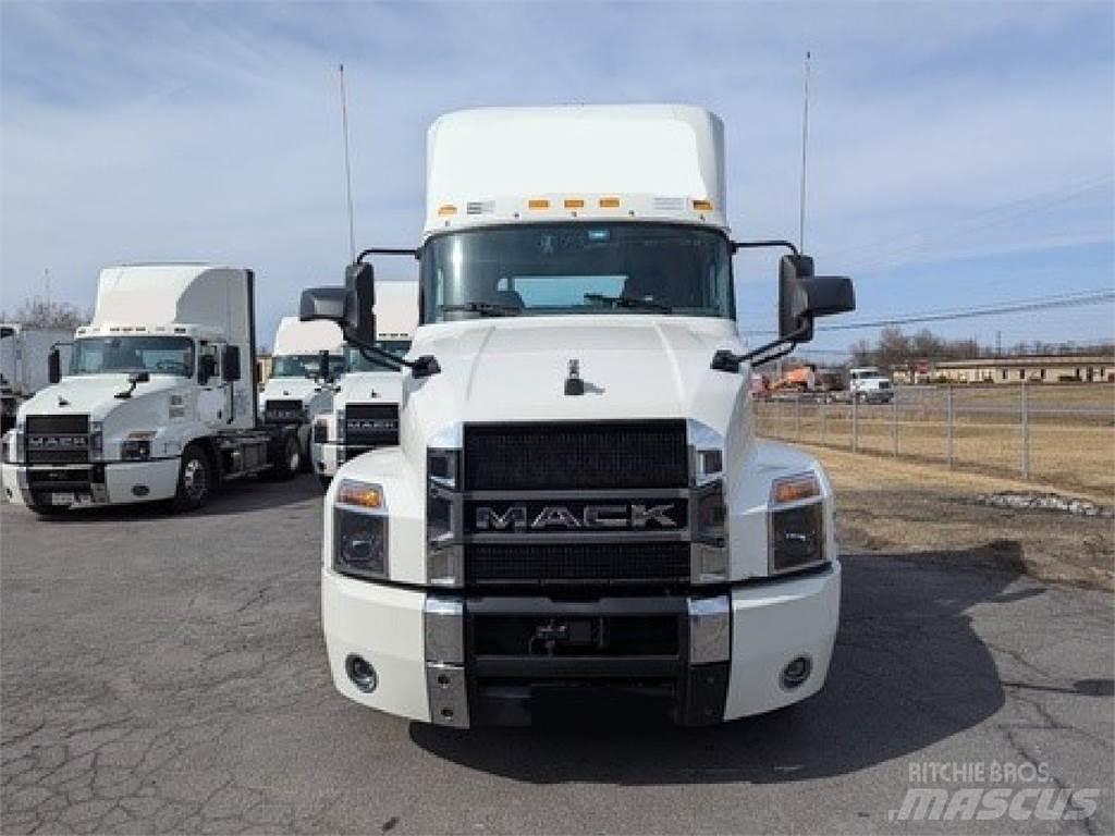 Mack AN64T Motrici e Trattori Stradali