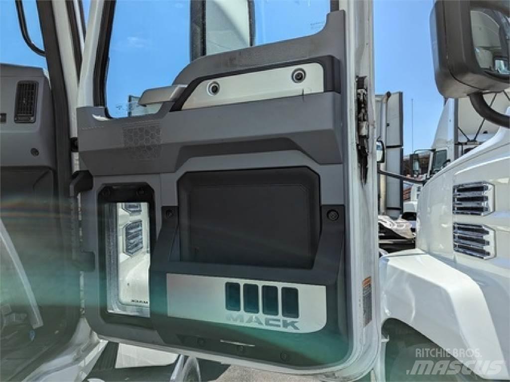 Mack AN64T Motrici e Trattori Stradali
