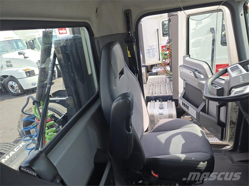 Mack AN64T Motrici e Trattori Stradali