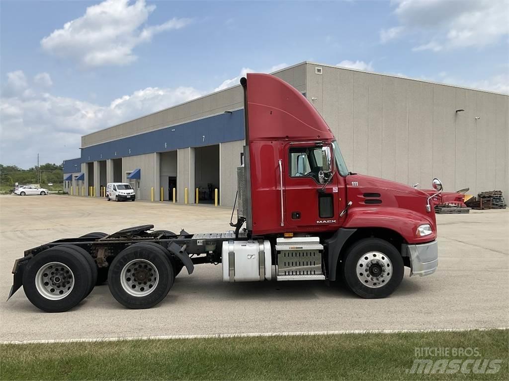 Mack CXU613 Camion altro