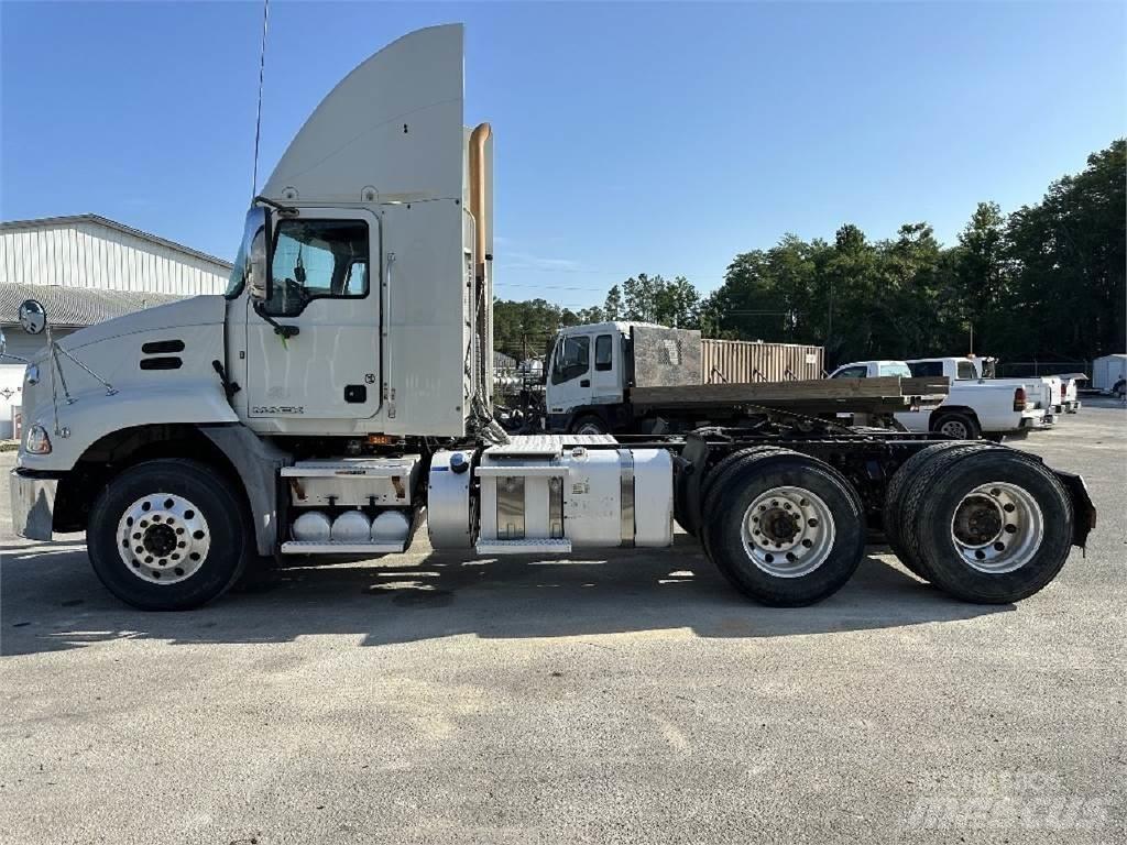 Mack CXU613 Motrici e Trattori Stradali