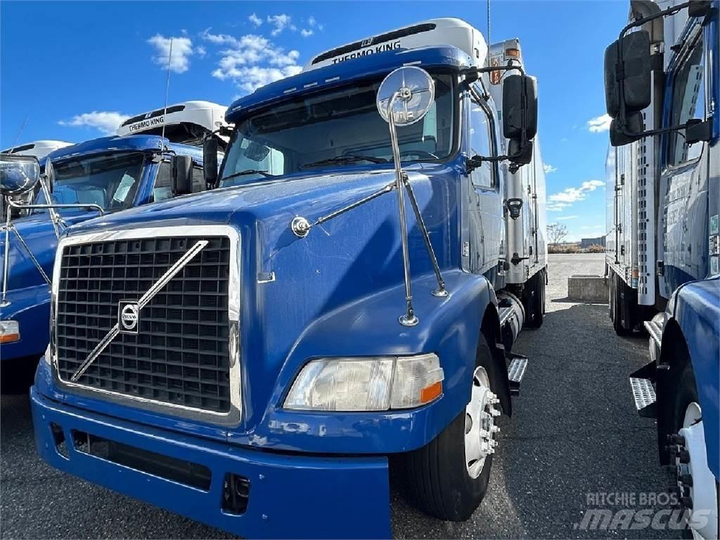Volvo VNM64T200 Camion a temperatura controllata