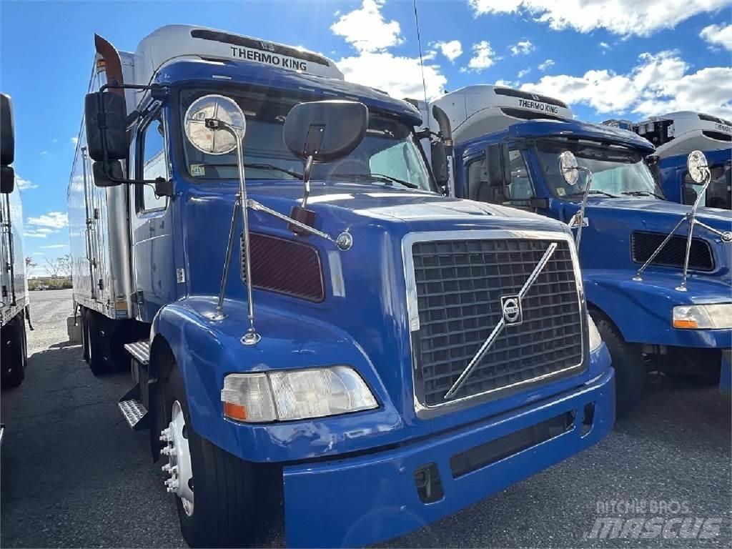 Volvo VNM64T200 Camion a temperatura controllata