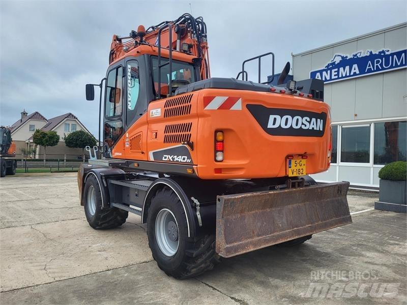 Doosan DX140W-5 Escavatori gommati