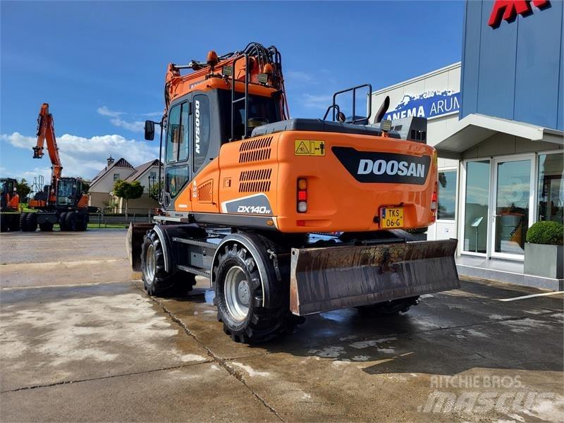 Doosan DX140W-5 Escavatori gommati
