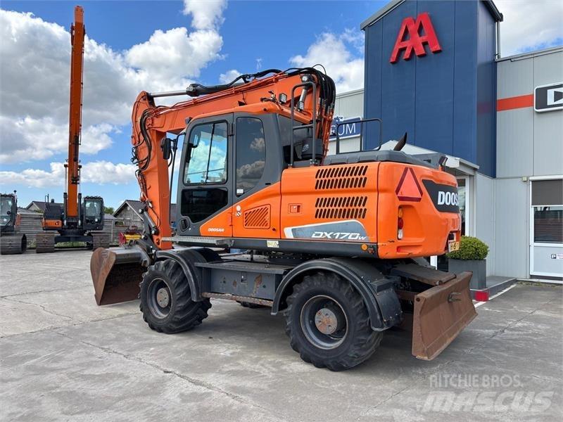 Doosan DX170W-5 Escavatori gommati