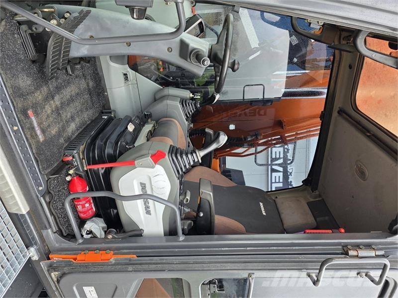 Doosan DX170W-5 Escavatori gommati