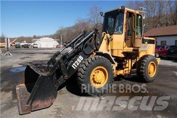 CAT IT28B Pale gommate