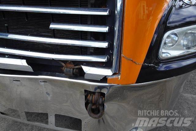 Mack CX612 Autocabinati