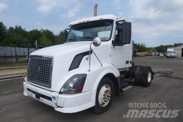Volvo VNL42T Autocabinati