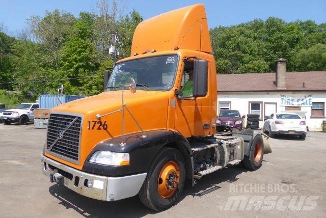 Volvo VNM42T Autocabinati