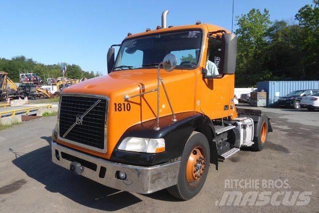 Volvo VNM42T Autocabinati