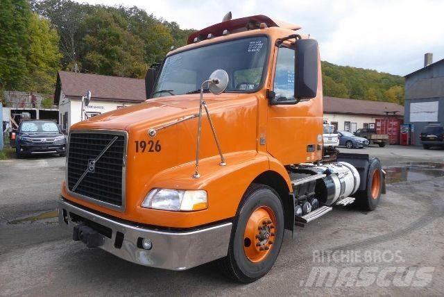 Volvo VNM42T Autocabinati