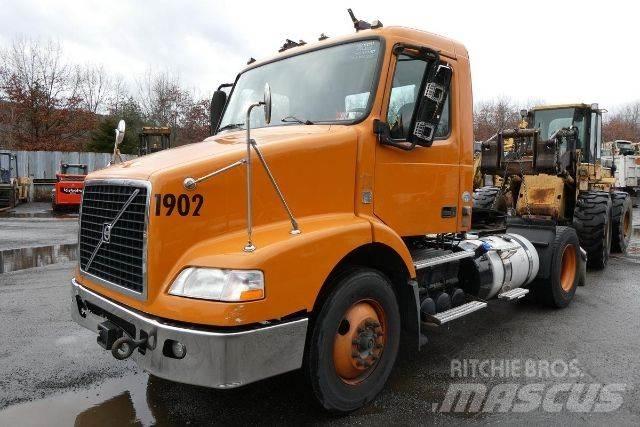 Volvo VNM42T Autocabinati