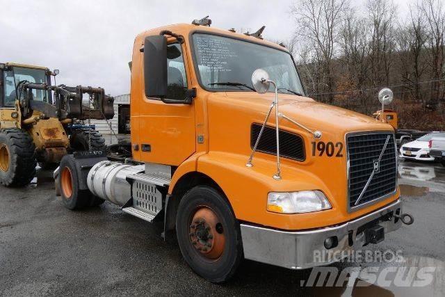 Volvo VNM42T Autocabinati