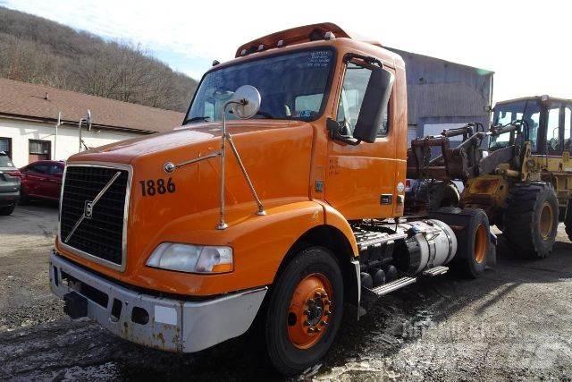 Volvo VNM42T Autocabinati