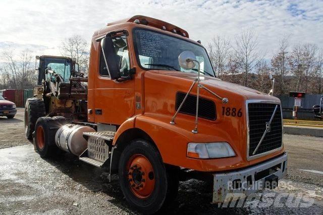 Volvo VNM42T Autocabinati