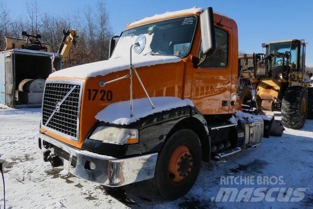 Volvo VNM42T Autocabinati