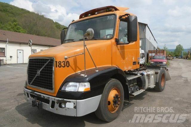 Volvo VNM42T Autocabinati