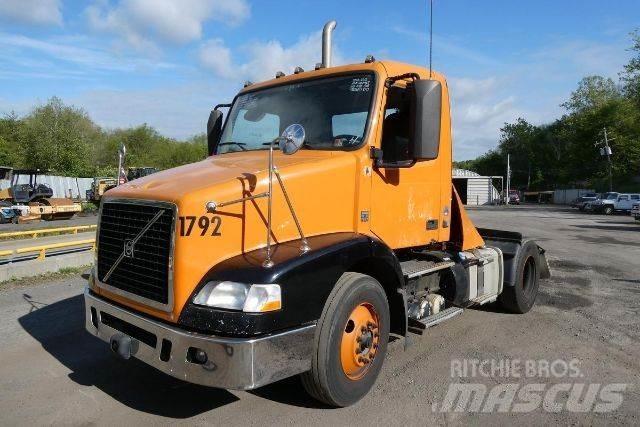 Volvo VNM42T Autocabinati