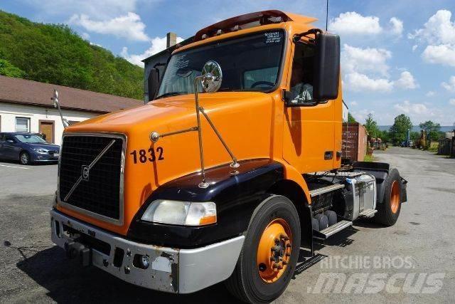 Volvo VNM42T Autocabinati