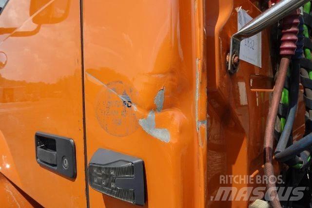 Volvo VNM42T Autocabinati