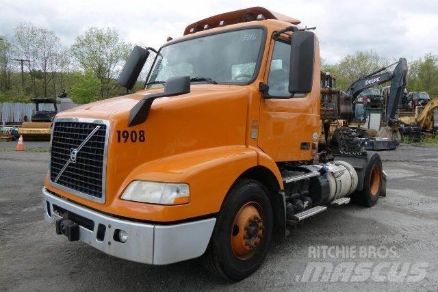 Volvo VNM42T Autocabinati