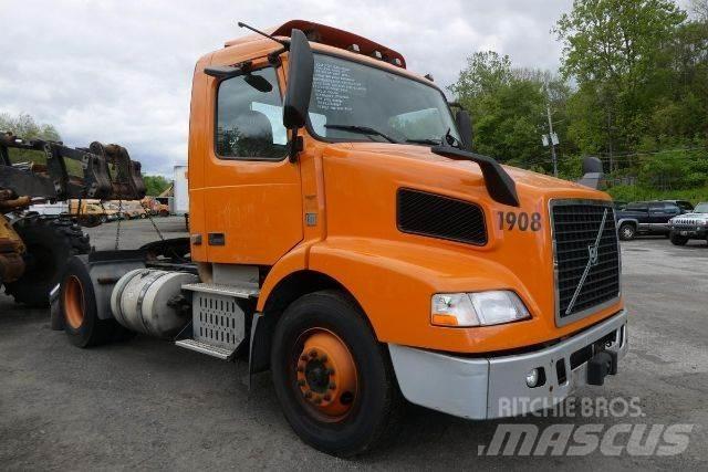 Volvo VNM42T Autocabinati