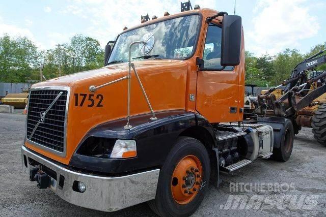 Volvo VNM42T Autocabinati