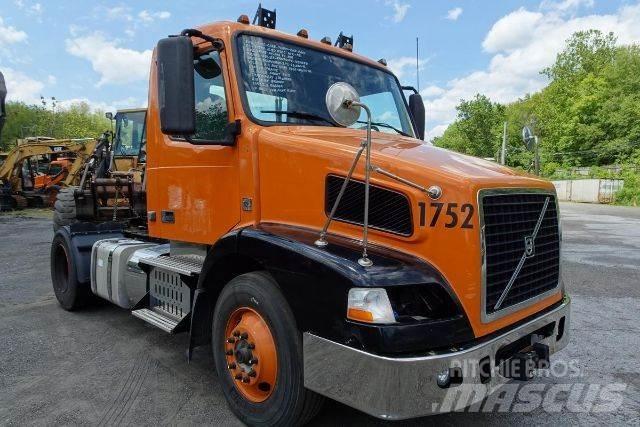 Volvo VNM42T Autocabinati