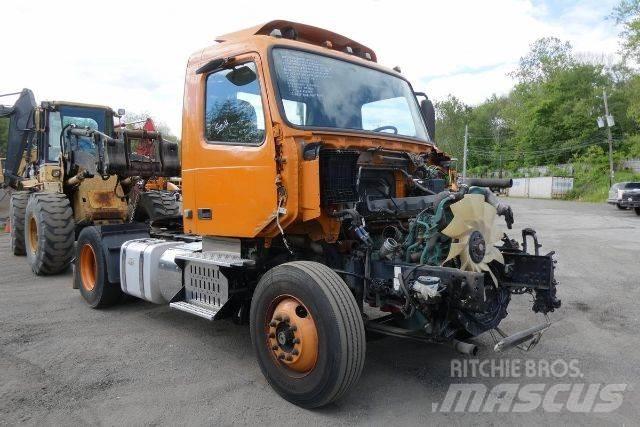 Volvo VNM42T Autocabinati