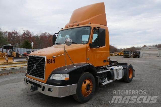 Volvo VNM42T Autocabinati