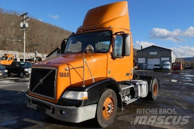 Volvo VNM42T Autocabinati