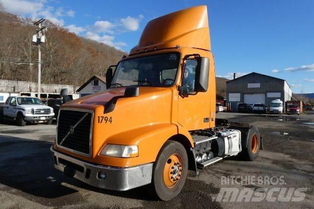 Volvo VNM42T Autocabinati