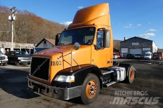 Volvo VNM42T Autocabinati