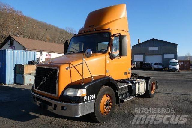 Volvo VNM42T Autocabinati