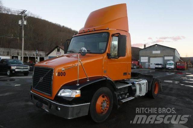 Volvo VNM42T Autocabinati