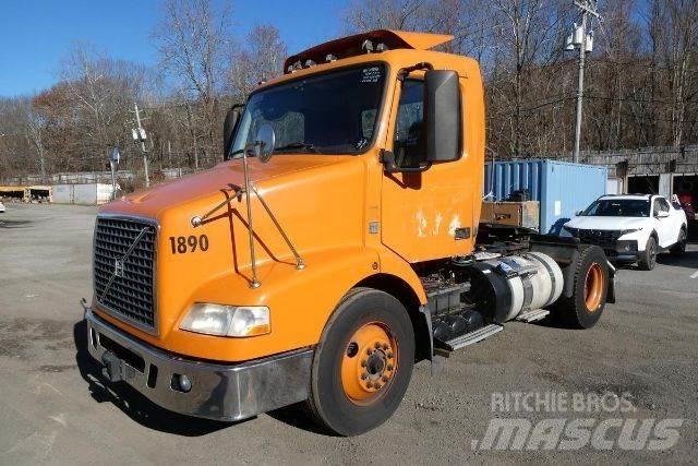 Volvo VNM42T Autocabinati