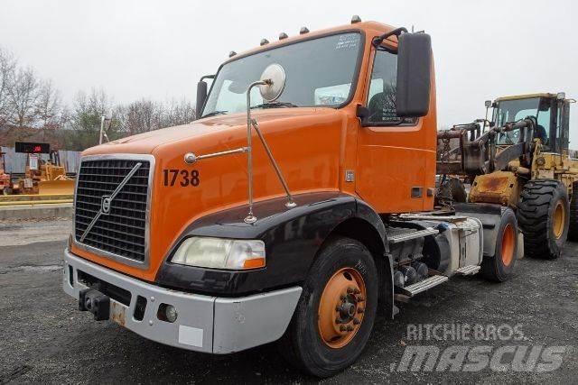 Volvo VNM42T Autocabinati