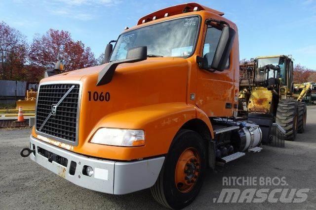 Volvo VNM42T Autocabinati