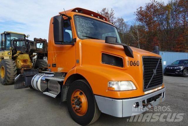 Volvo VNM42T Autocabinati