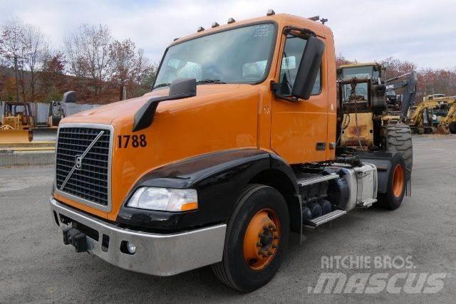 Volvo VNM42T Autocabinati