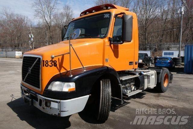 Volvo VNM42T Autocabinati