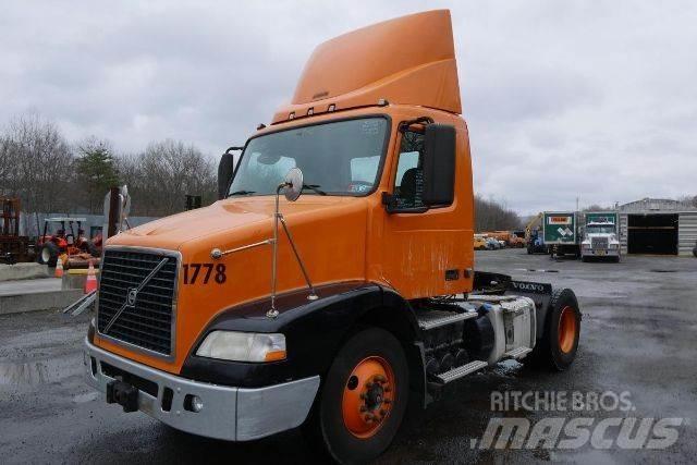 Volvo VNM42T Autocabinati