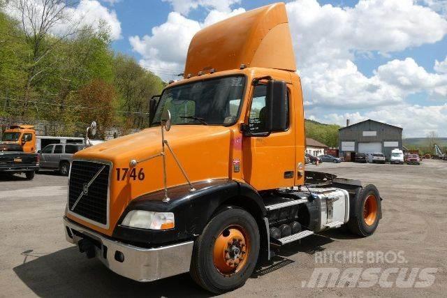Volvo VNM42T Autocabinati