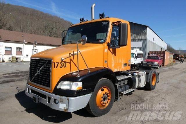 Volvo VNM42T Autocabinati