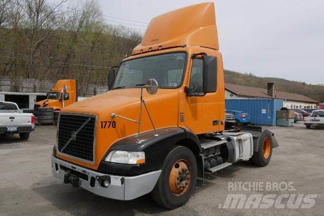 Volvo VNM42T Autocabinati