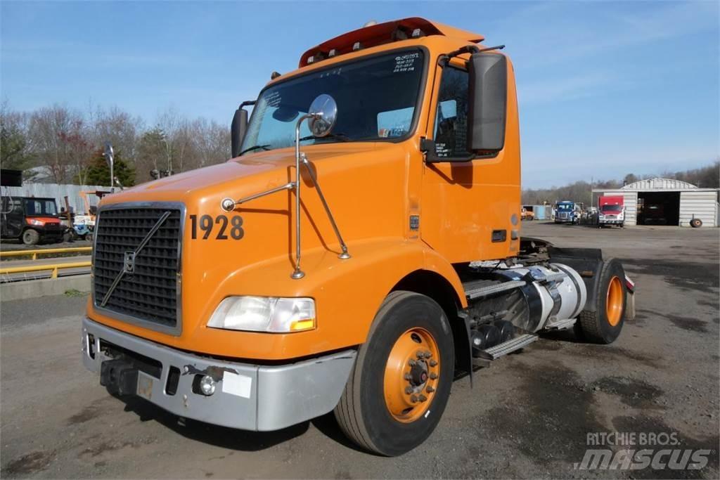 Volvo VNM42T Autocabinati